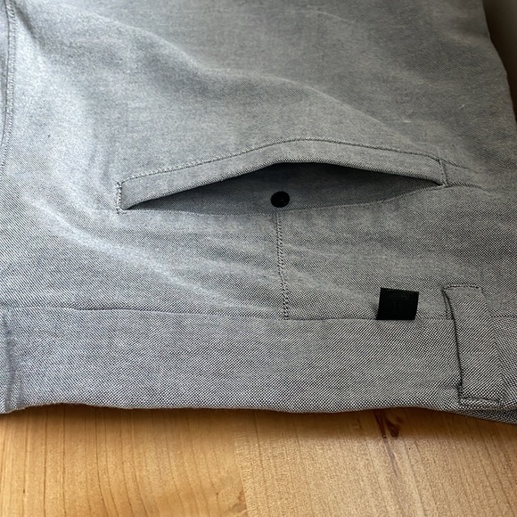 LULULEMON Men’s Shorts. - Picture 4 of 12